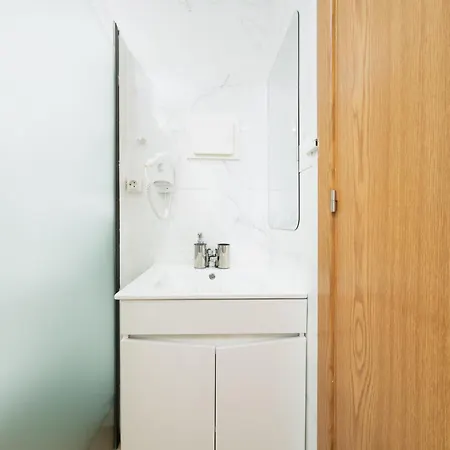 Gasthuis With Ac And Private Wc - Intendente Metro Station 3*