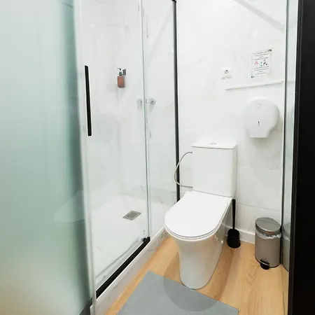 Gasthuis With Ac And Private Wc - Intendente Metro Station Lissabon